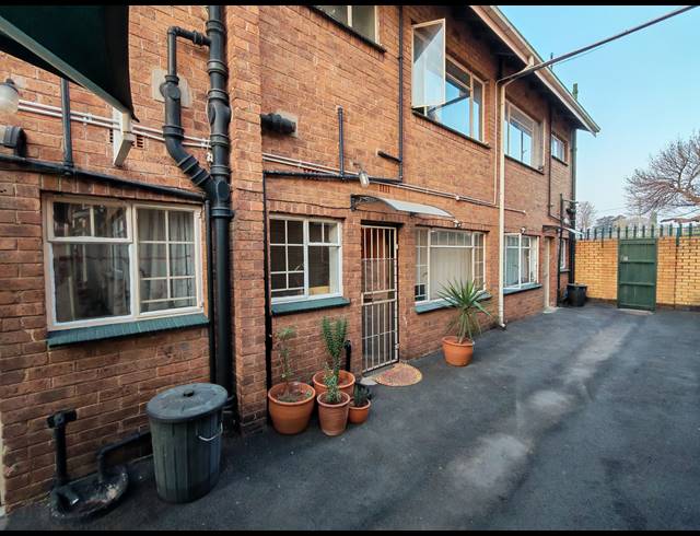 2 BEDROOM SECTIONAL TITLE FOR SALE IN RHODESFIELD